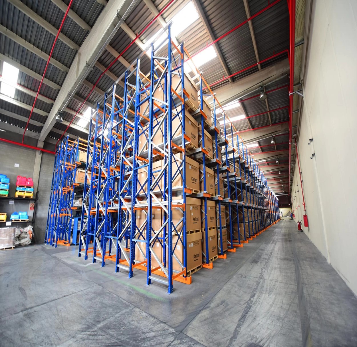 Drive-In Racking الرفوف المتحركة
